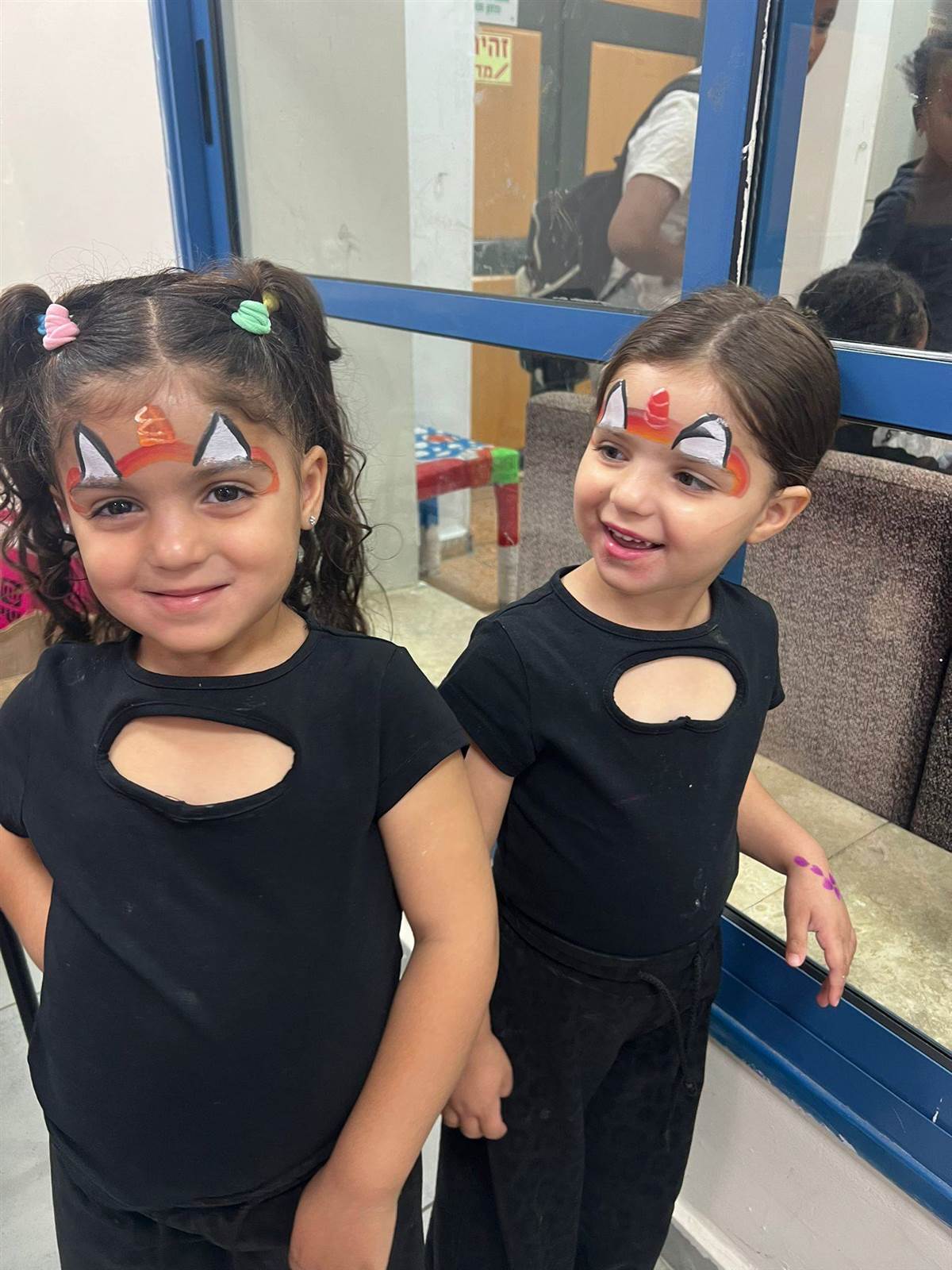 ילדות עם ציורי פנים
